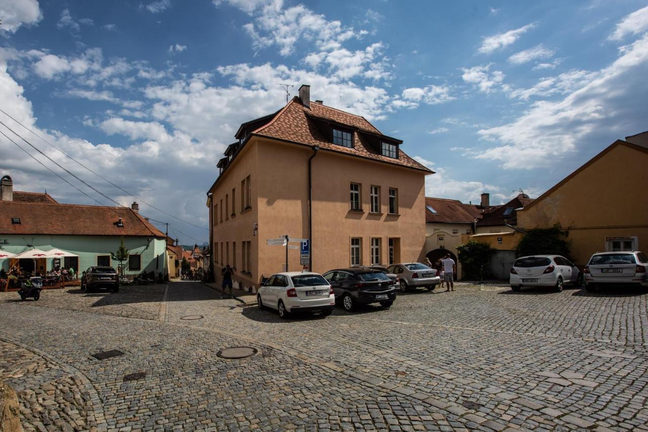 Apartmany Na Mikulasskem Namesti 즈노이모 외부 사진